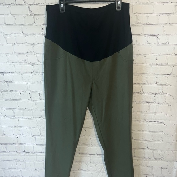 20 XXL MATERNITY Jegging. New with tags. Soft fabric. Army green. - Picture 1 of 4